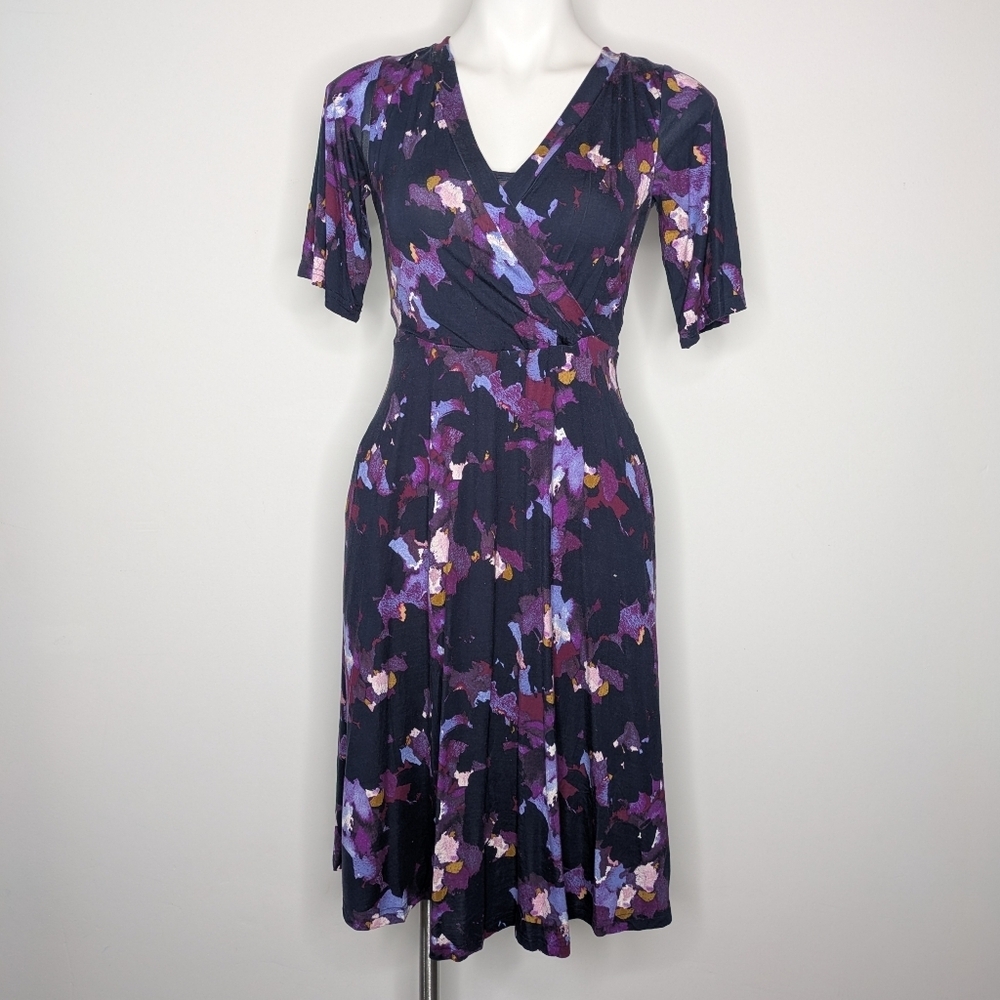 Latched Mama Purple Yellow V Neck Short Sleeve Nursing Dress XS